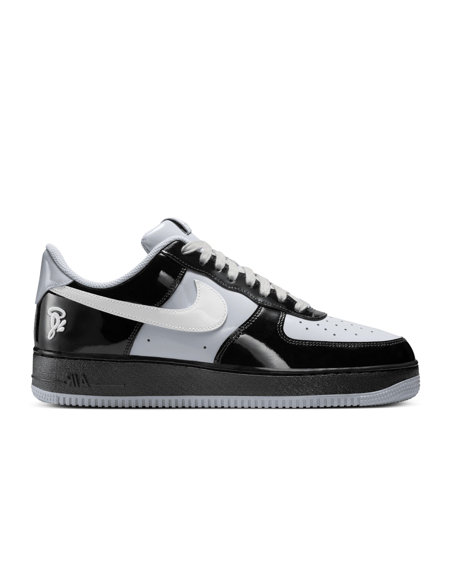 Air Force 1 '07 x Syna
Black and Light Smoke Grey