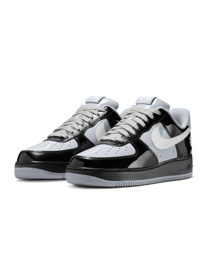 Air Force 1 '07 x Syna
Black and Light Smoke Grey