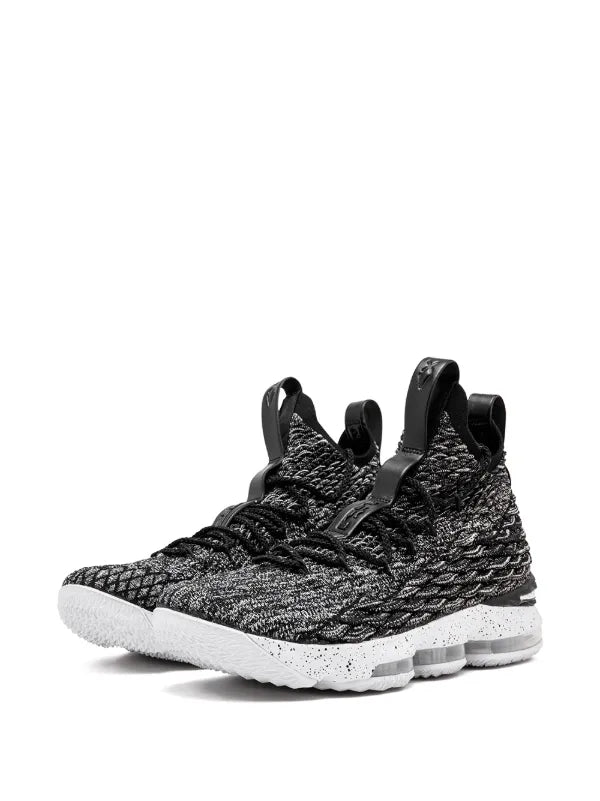 Nike
baskets Lebron XV