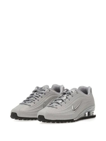 Nike
baskets Shox Z à logo métallisé