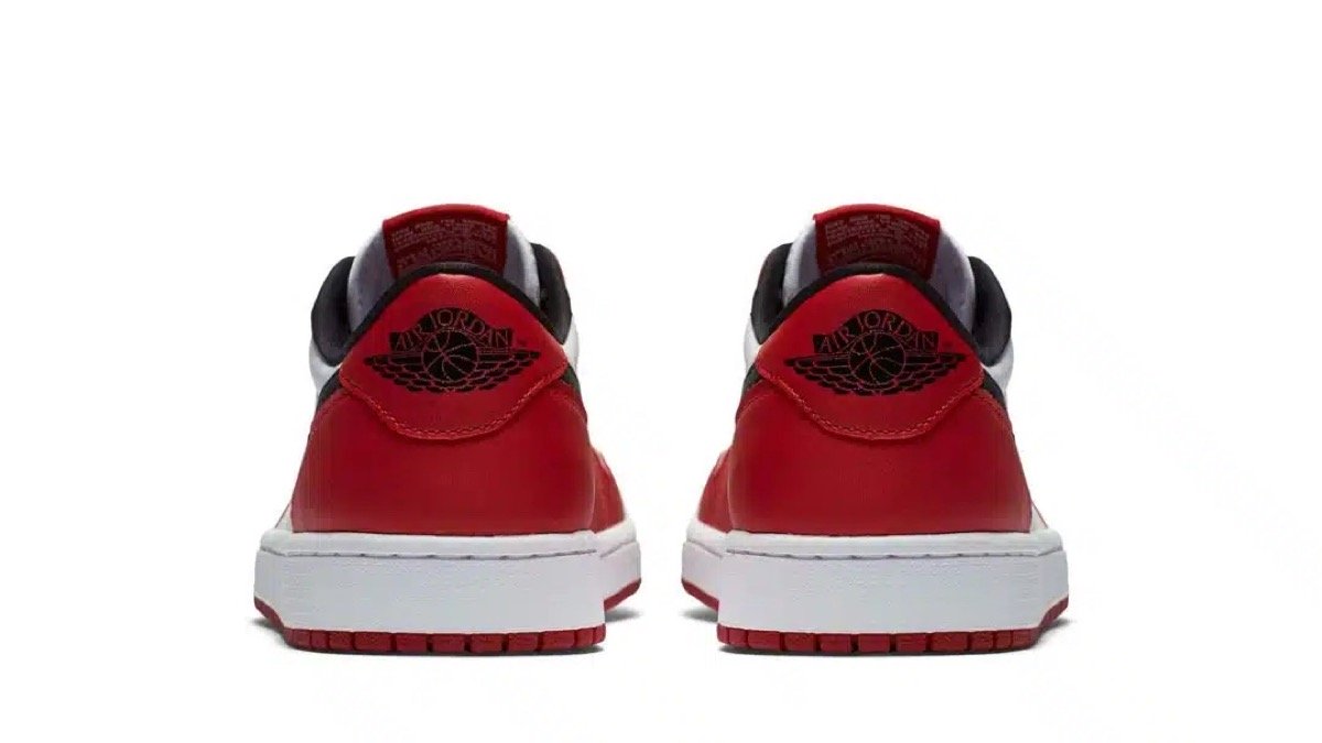 Air Jordan 1 Low Chicago 2025