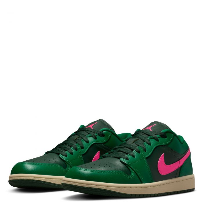 AIR JORDAN 1 LOW
Women – Malachite/Fir-pink Blast-coconut Milk