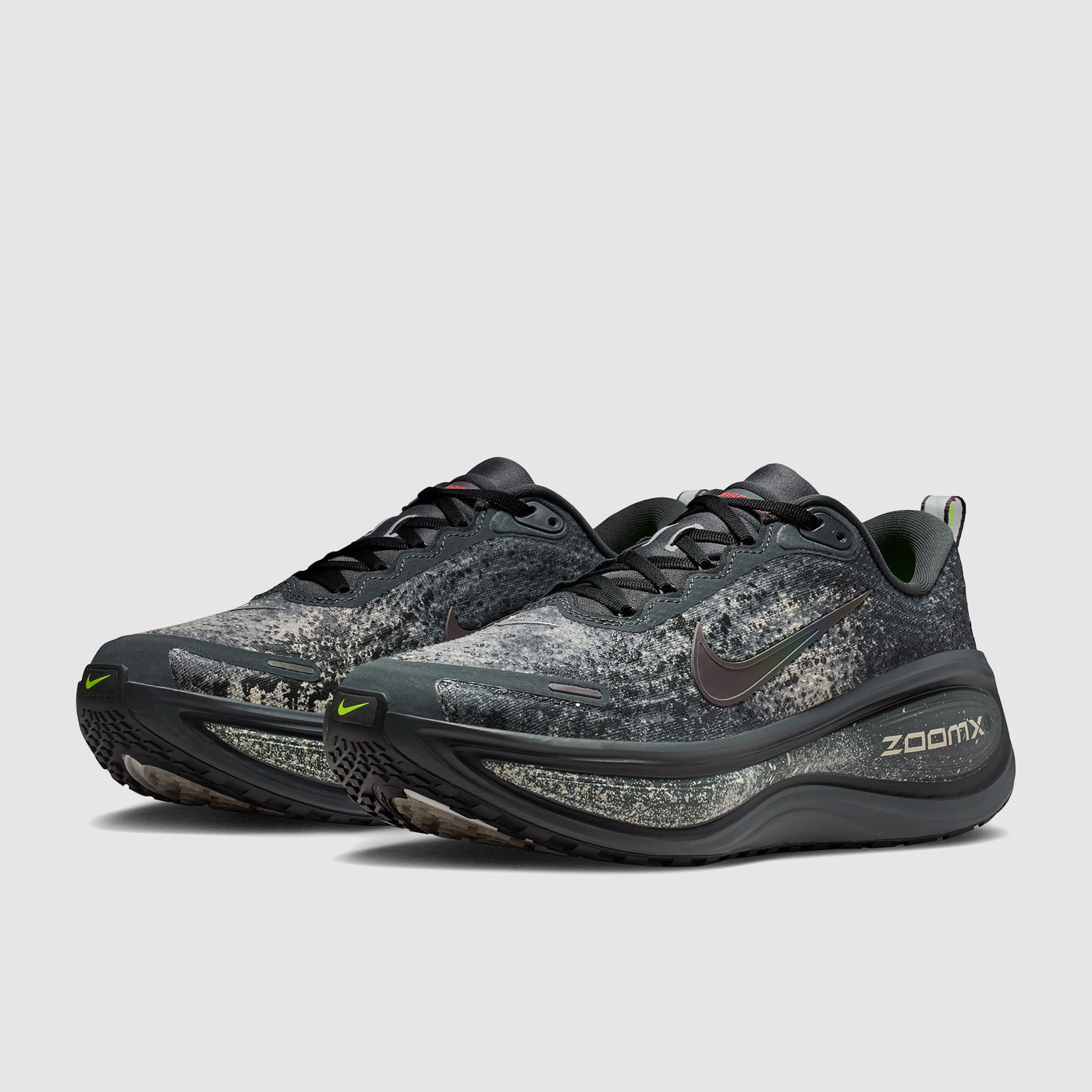 Nike Vomero Plus
Anthracite/Black/Oatmeal/Volt