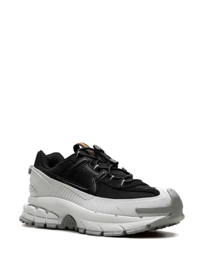 Nike  Zoom Vomero 5 Roam 'Black/Light Silver'